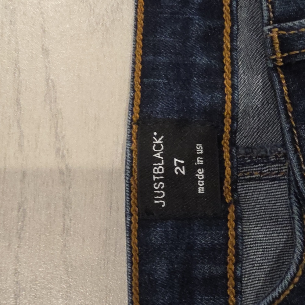 Just Black Women's Size 27 Cropped Raw Hem Cropped Straught Fit Step - Picture 2 of 9